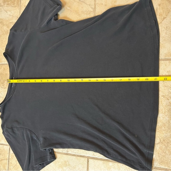 Christopher & Banks Classic Black T-Shirt - Picture 4 of 7